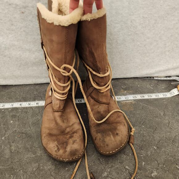 UGG Leather Boots Women's 8 Brown Sheepskin Lining S/N 1634 F80070 - Picture 1 of 11